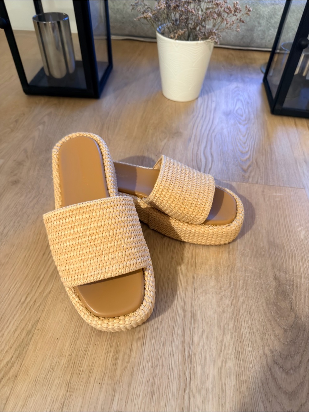 🚨ONLY TODAY🚨- 
Women's Tan Slide Sandals